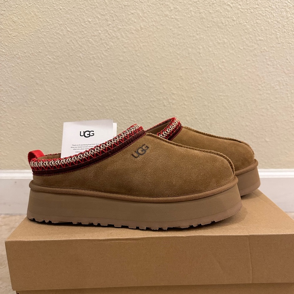 WOMENS TAZZ PLATFORM UGGS SIZE 9- Brand new never worn!